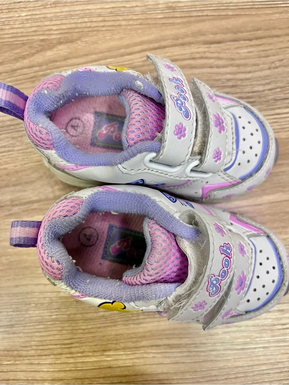 Vtg Y2K Disney Winnie the Pooh Girls Shoes Size 4 Buster Brown Butterfly Flowers